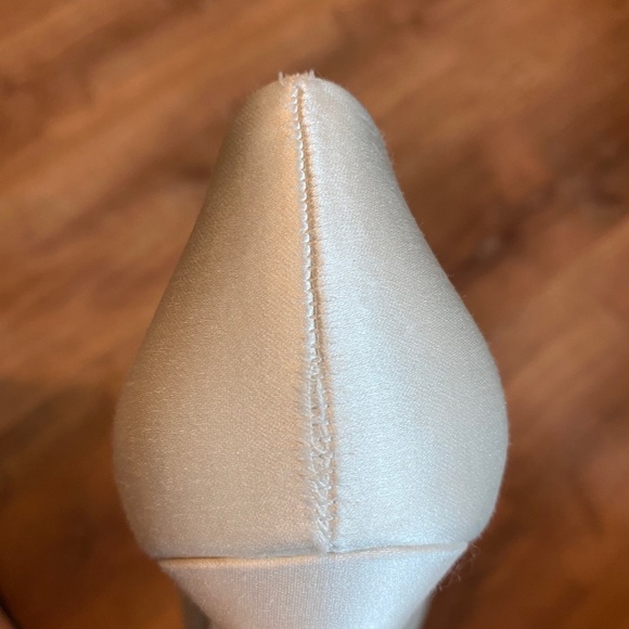 Badgley Mischka White Heels - Picture 4 of 5